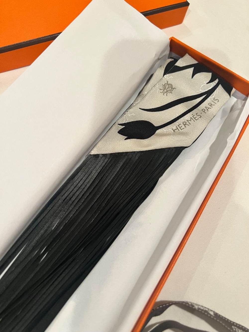 Hermes Scarf Twilly Fringe Leather Bouquet Final Abeille Creme White Black Silk - Picture 2 of 4